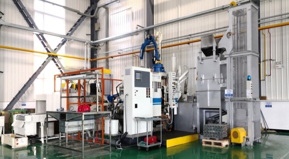 東芝 135T & 安川電機 多関節ロボット MH24