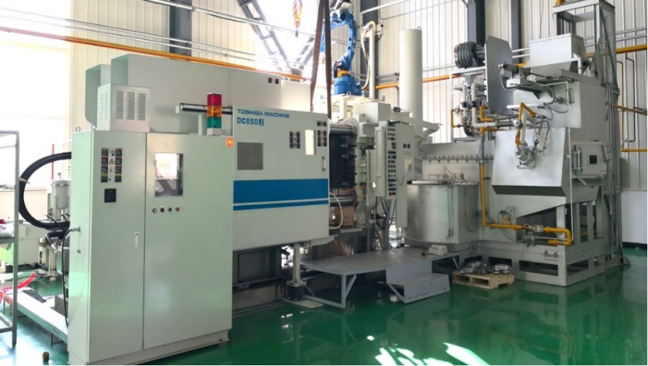 東芝 650T & 安川電機 多関節ロボット MH50Ⅱ